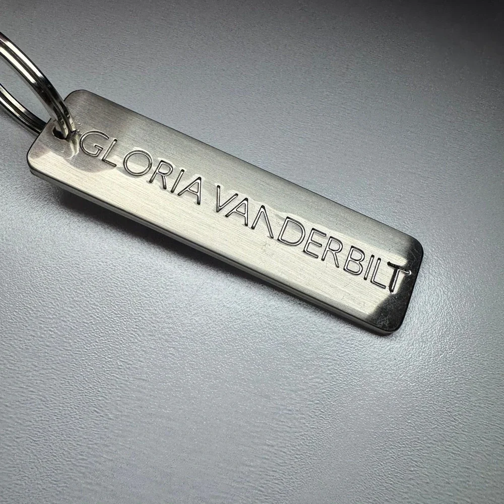 Gloria Vanderbilt‎ Key Chain Silver Tone Metal Logo Keyring Accessory